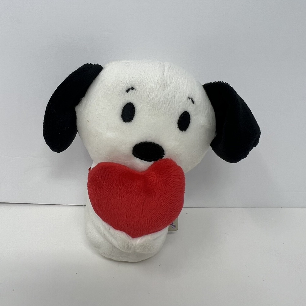 Hallmark Itty Bittys Valentines Snoopy with a Heart plush stuffed animal toy